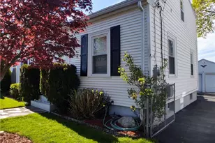 21 Urban Ave, Pawtucket, RI 02860 - Photo 3