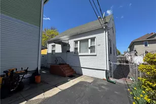 215 Roosevelt St, Providence, RI 02909 - Photo 3