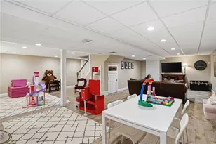 355 Larchwood Dr, Warwick, RI 02886 - Photo 43