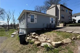 85 Pleasant St, Warwick, RI 02886 - Photo 13