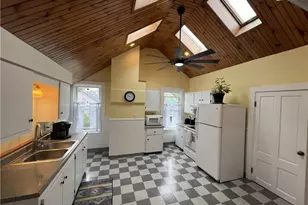 13 Newport Ave, Newport, RI 02840 - Photo 9