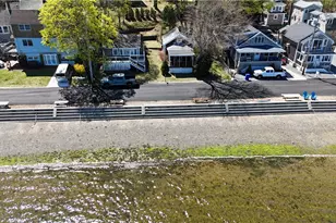 24 Harrison St, Bristol, RI 02809 - Photo 3