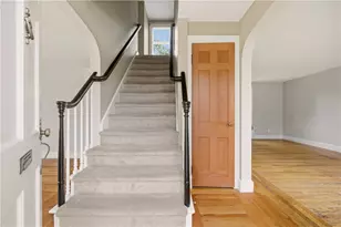 121 Prospect St, Warwick, RI 02886 - Photo 5
