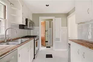 121 Prospect St, Warwick, RI 02886 - Photo 13