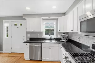 91 Evergreen St, Providence, RI 02906 - Photo 11