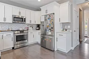 488 Long St, Warwick, RI 02886 - Photo 9