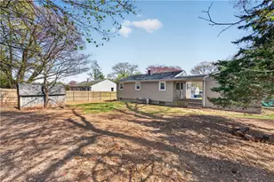 45 Winthrop Rd, Warwick, RI 02888 - Photo 3