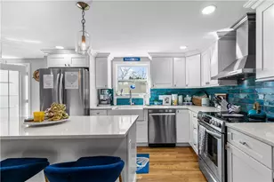 391 Valley Rd, Middletown, RI 02842 - Photo 7