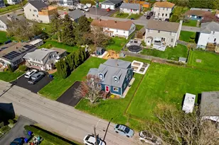 9 Mason Ave, Bristol, RI 02809 - Photo 3