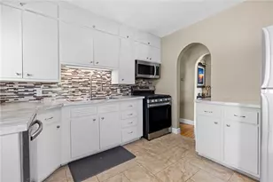 9 Mason Ave, Bristol, RI 02809 - Photo 11