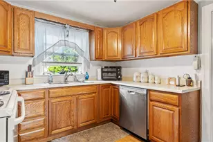 21 Brookwood Rd, Cranston, RI 02920 - Photo 7