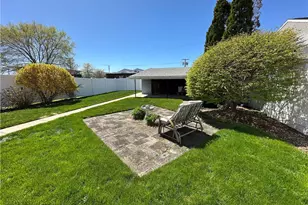 904 York Ave, Pawtucket, RI 02861 - Photo 9