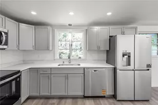 101 Bateman Ave, Cranston, RI 02920 - Photo 9