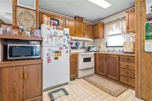 534 Forest Park Rd, Middletown, RI 02842 - Photo 9