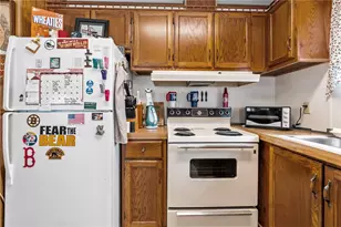 534 Forest Park Rd, Middletown, RI 02842 - Photo 11
