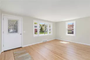 44 Ideal Ct, Warwick, RI 02818 - Photo 5