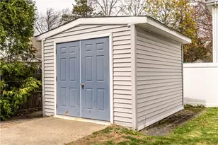 131 Roma St, East Providence, RI 02914 - Photo 31