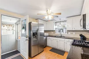 60 Greeley St, Pawtucket, RI 02861 - Photo 5