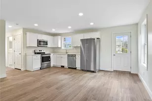 24 Blackburn St, Warwick, RI 02886 - Photo 5