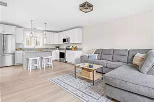 76 Medford St, Warwick, RI 02889 - Photo 7