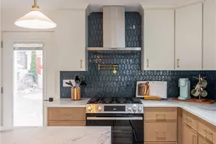7 Dearborn St, Newport, RI 02840 - Photo 11