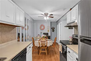 1560 Douglas Ave, North Providence, RI 02904 - Photo 19