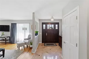 122 Mystery Farms Dr, Cranston, RI 02921 - Photo 9