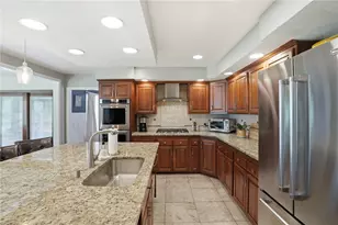 122 Mystery Farms Dr, Cranston, RI 02921 - Photo 11