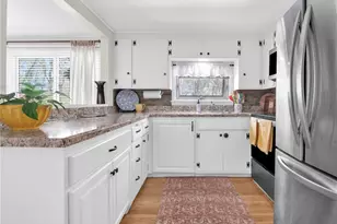 29 Sweetbriar Dr, Cranston, RI 02920 - Photo 17