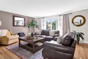 29 Sweetbriar Dr, Cranston, RI 02920 - Photo 9