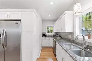 22 Taft Ave, Providence, RI 02906 - Photo 5