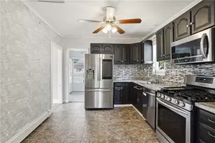 625 Oakland Beach Ave, Warwick, RI 02889 - Photo 9