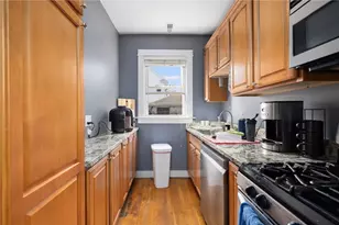 92 Colonial Rd, Providence, RI 02906 - Photo 31