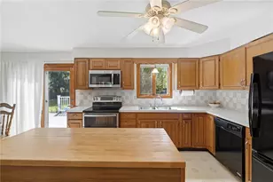 1 Roslyn Ave, Bristol, RI 02809 - Photo 9