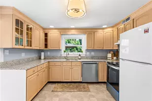 40 Heroux Blvd, Cumberland, RI 02864 - Photo 11