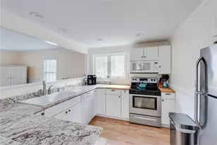 40 Holland St, Newport, RI 02840 - Photo 7