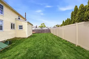 40 Jackson Ave, East Providence, RI 02915 - Photo 5