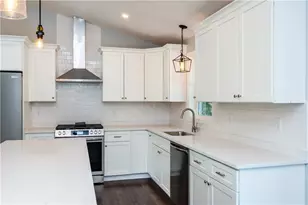 3 June Ct, West Warwick, RI 02816 - Photo 3