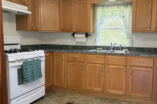 36 Lawrence Ct, Tiverton, RI 02878 - Photo 3