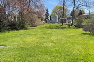 36 Lawrence Ct, Tiverton, RI 02878 - Photo 9