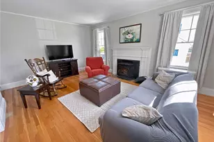 31 Elmcrest Ave, Providence, RI 02908 - Photo 9