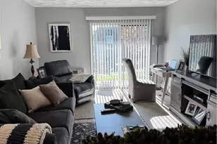 752 Quaker Ln, Warwick, RI 02818 - Photo 7