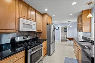 20 Bassett Ave, Warwick, RI 02889 - Photo 17
