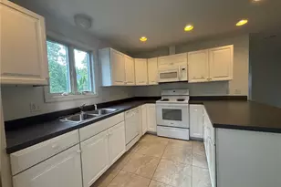 16 Cummings Rd, Newport, RI 02840 - Photo 11