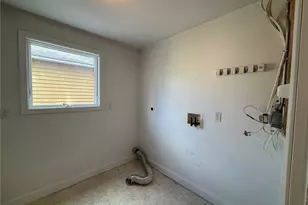 16 Cummings Rd, Newport, RI 02840 - Photo 17
