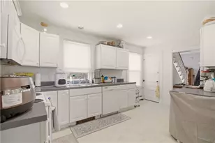 18 Cummings Rd, Newport, RI 02840 - Photo 9