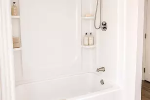 60 Washington St, Bristol, RI 02809 - Photo 7