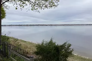 135 Namquid Dr, Warwick, RI 02888 - Photo 5