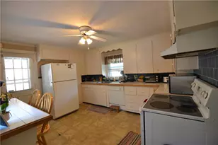 42 Alexander McGregor Rd, Pawtucket, RI 02861 - Photo 5