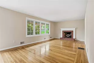 135 Red Chimney Dr, Warwick, RI 02886 - Photo 5
